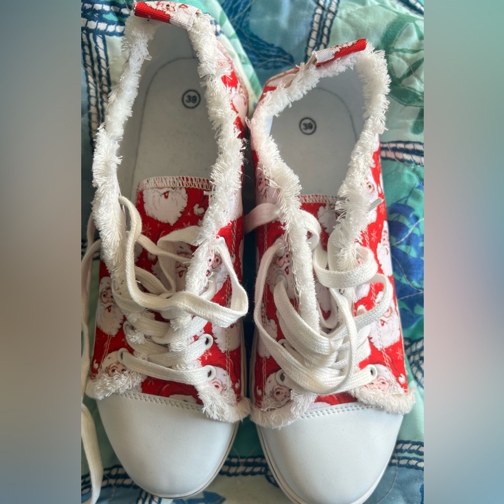 NWOT Santa Tennis Shoes